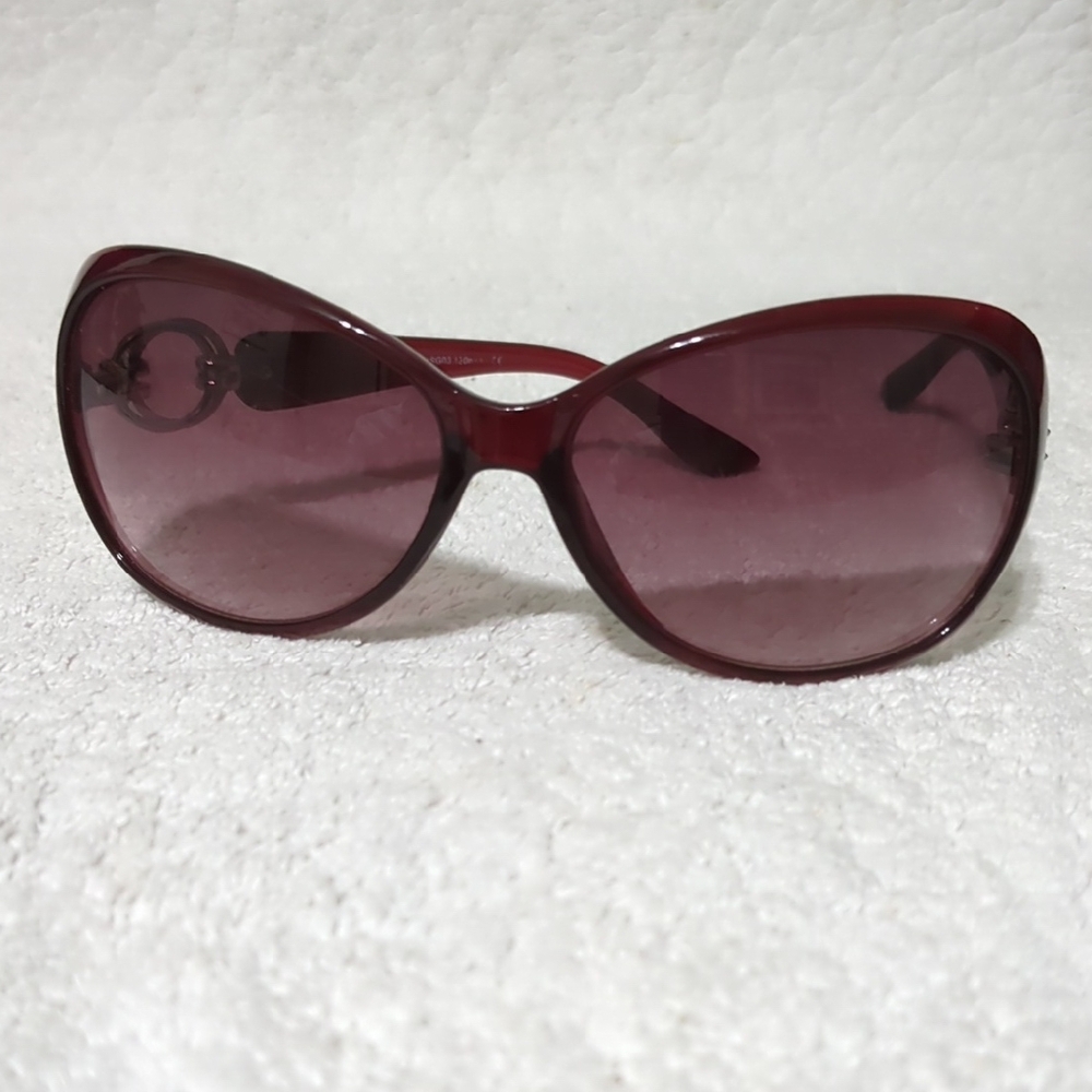 Elegant Red Sunglasses